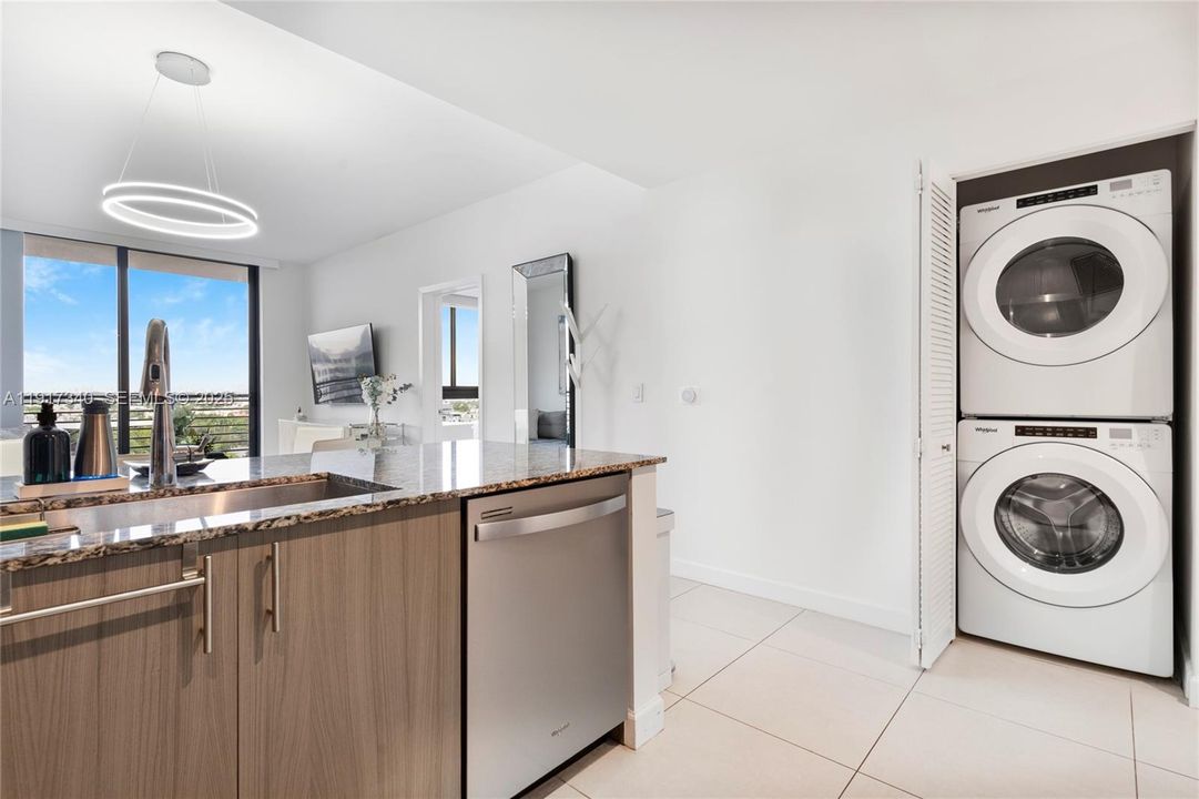 For Sale: $590,000 (2 beds, 2 baths, 1040 Square Feet)