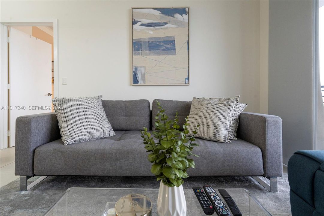 For Sale: $590,000 (2 beds, 2 baths, 1040 Square Feet)