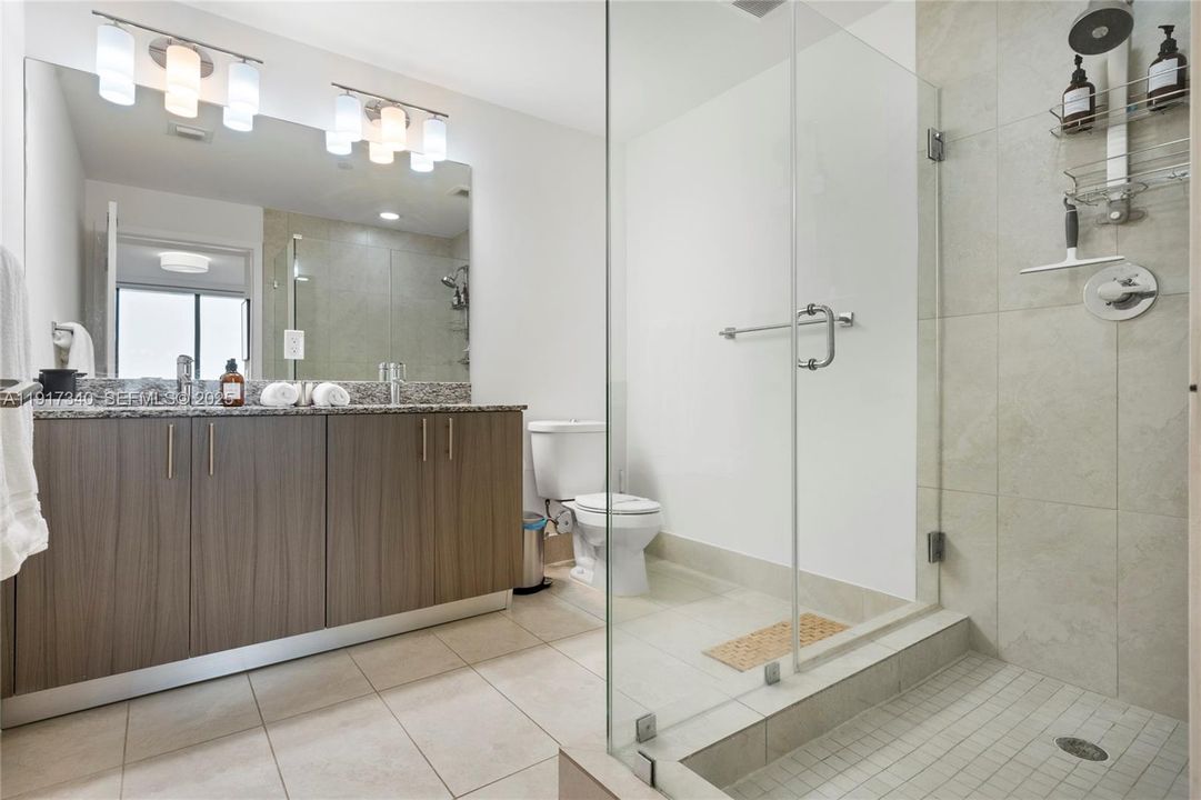 For Sale: $590,000 (2 beds, 2 baths, 1040 Square Feet)