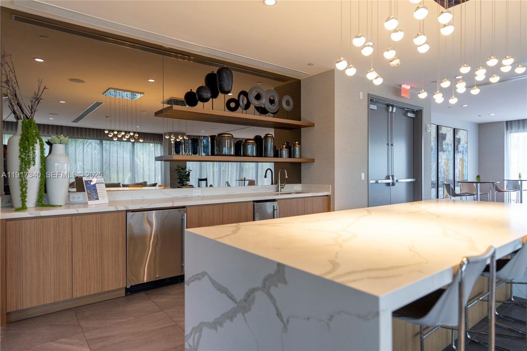 For Sale: $590,000 (2 beds, 2 baths, 1040 Square Feet)