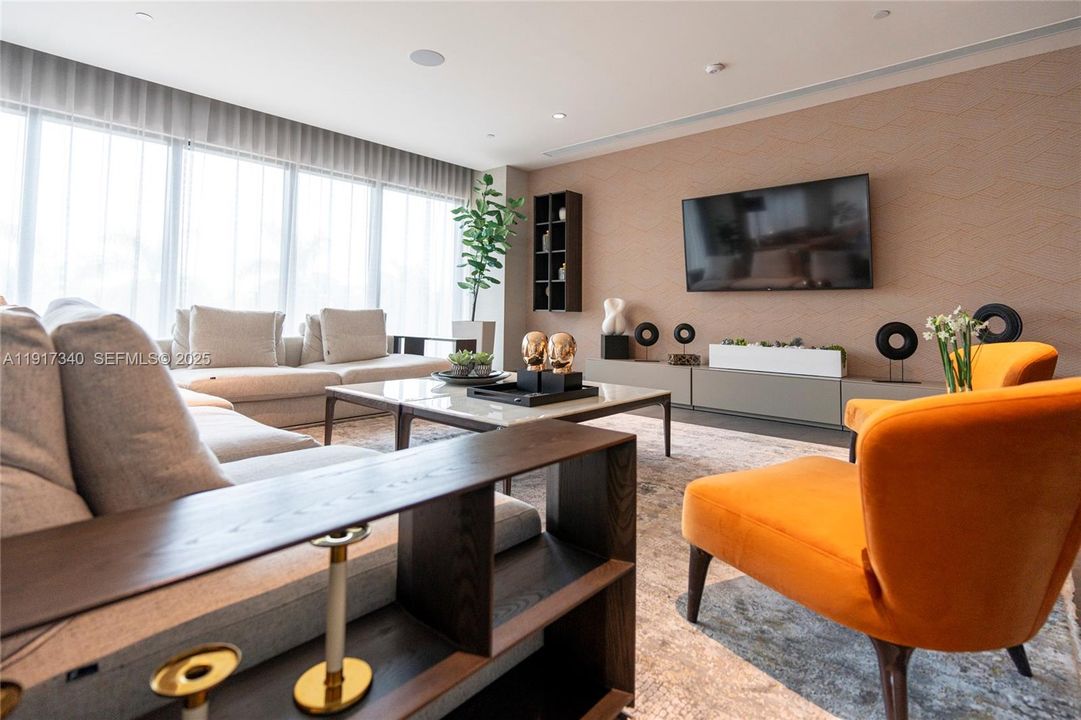 For Sale: $590,000 (2 beds, 2 baths, 1040 Square Feet)