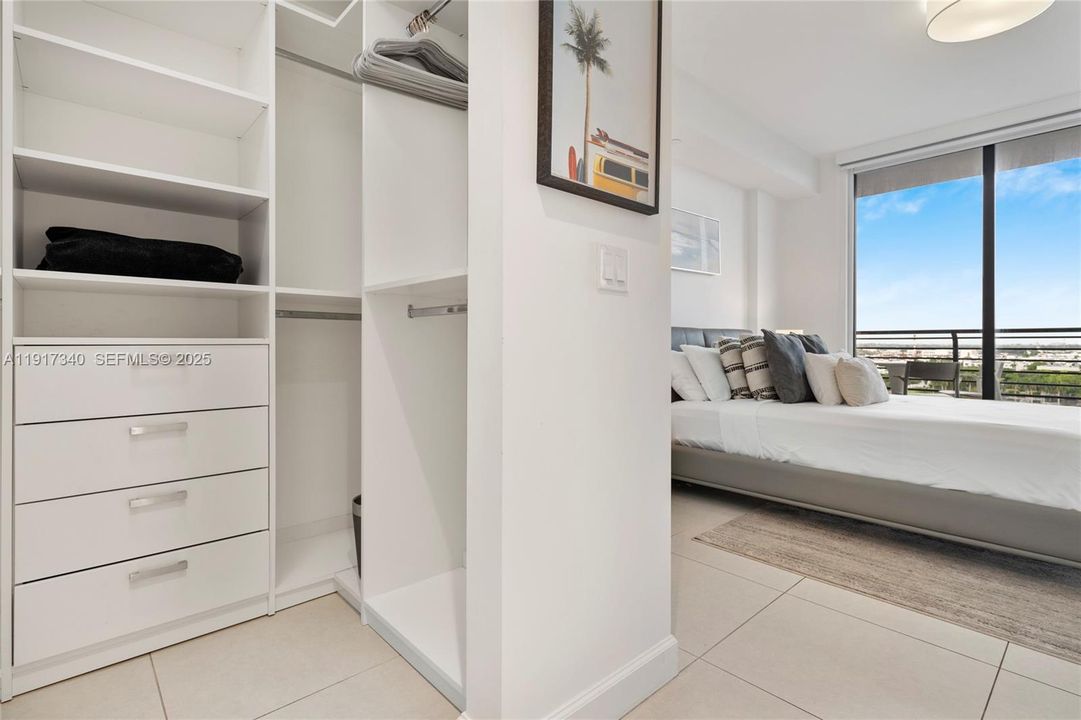 For Sale: $590,000 (2 beds, 2 baths, 1040 Square Feet)