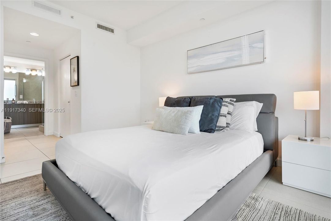 For Sale: $590,000 (2 beds, 2 baths, 1040 Square Feet)