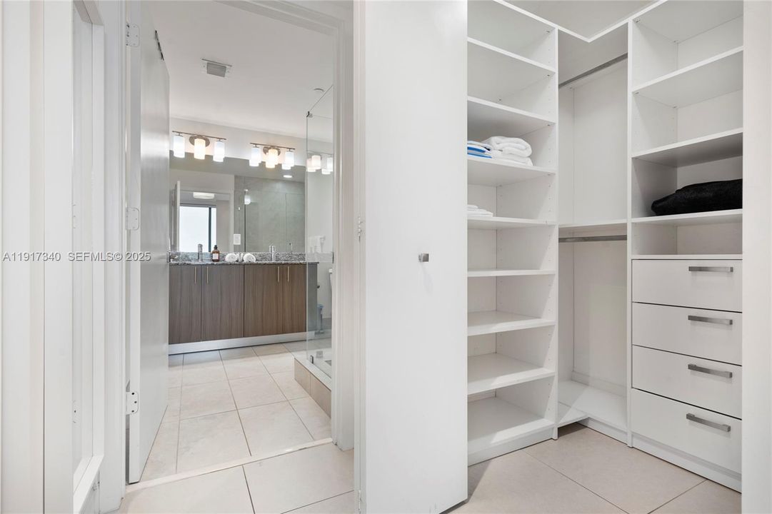 For Sale: $590,000 (2 beds, 2 baths, 1040 Square Feet)