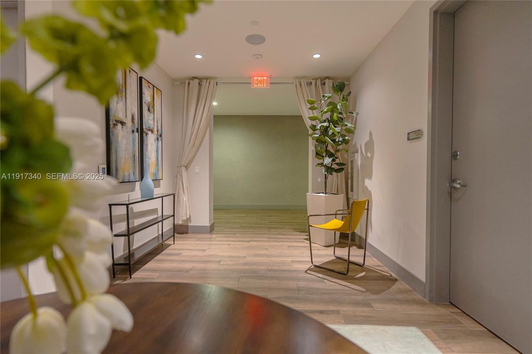 For Sale: $590,000 (2 beds, 2 baths, 1040 Square Feet)