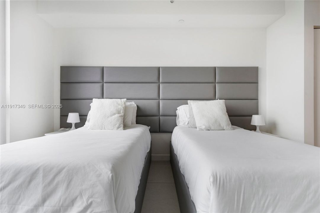 For Sale: $590,000 (2 beds, 2 baths, 1040 Square Feet)