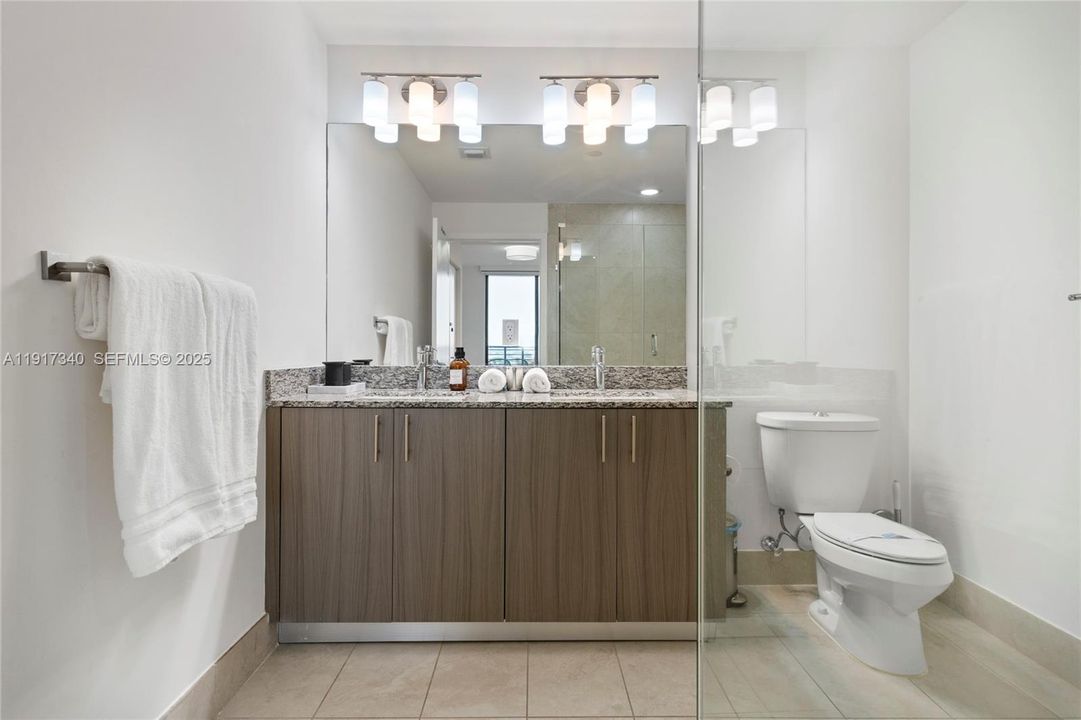 For Sale: $590,000 (2 beds, 2 baths, 1040 Square Feet)