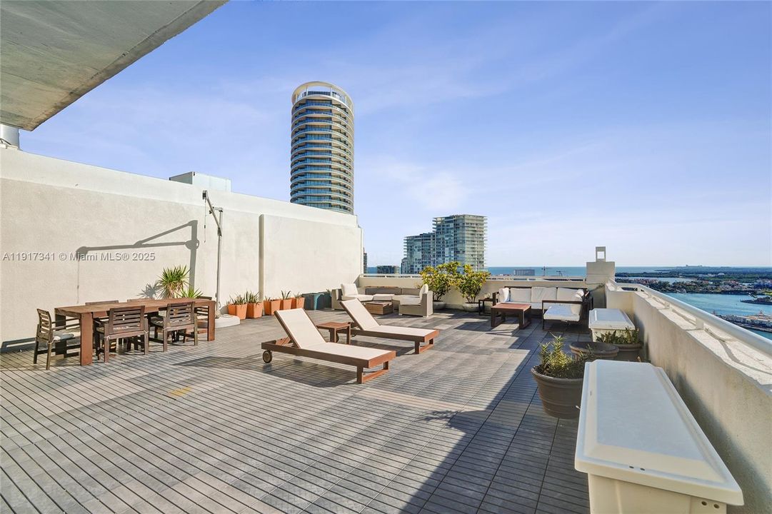 Private Rooftop Terrace (over 1100 SqFt)