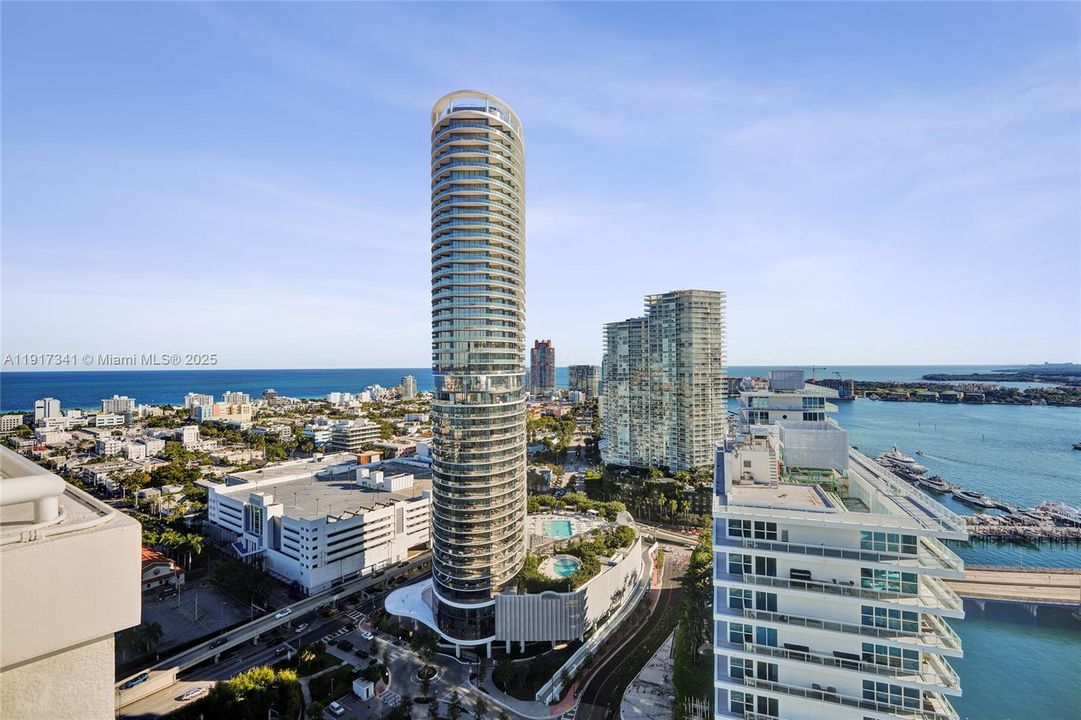 For Sale: $2,999,999 (2 beds, 2 baths, 1456 Square Feet)