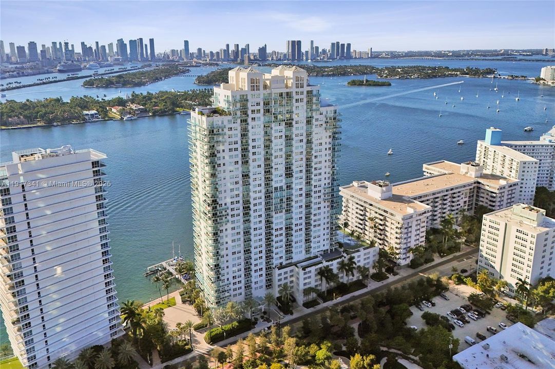 For Sale: $2,999,999 (2 beds, 2 baths, 1456 Square Feet)