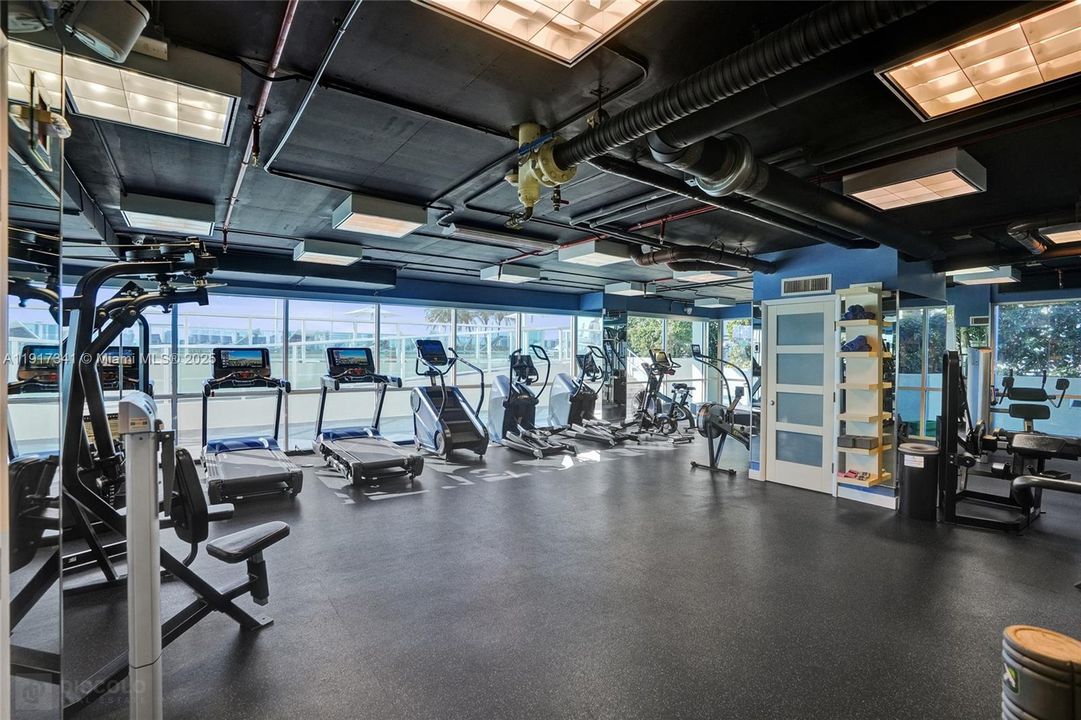 For Sale: $2,999,999 (2 beds, 2 baths, 1456 Square Feet)