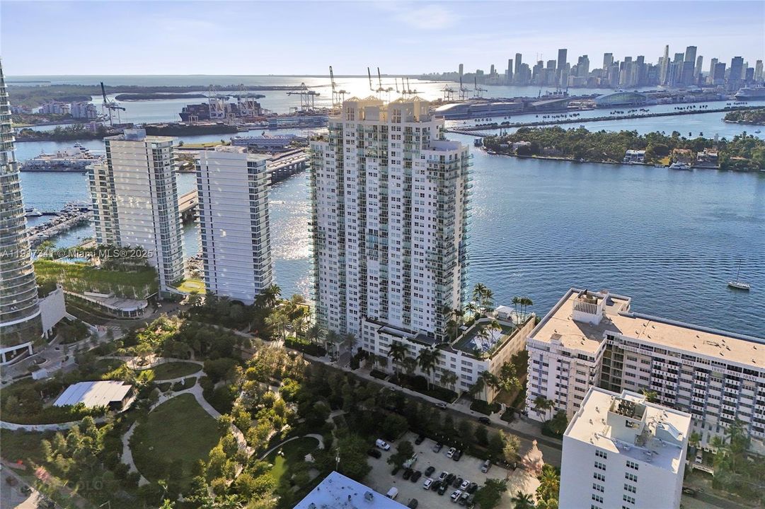 For Sale: $2,999,999 (2 beds, 2 baths, 1456 Square Feet)