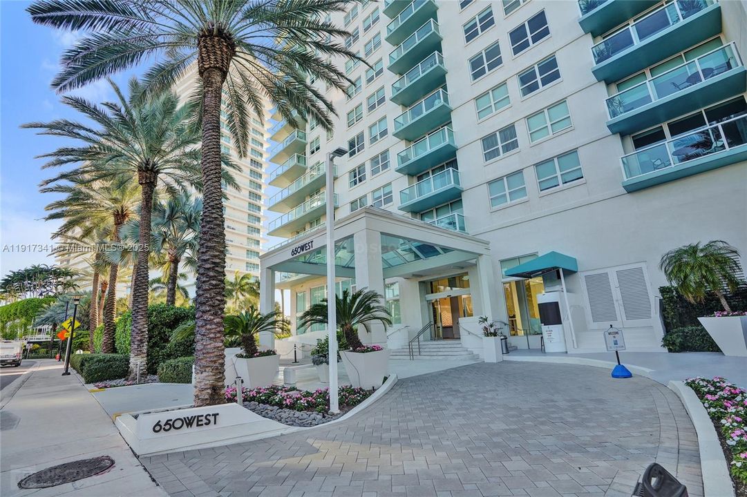 Building Entrance with Valet