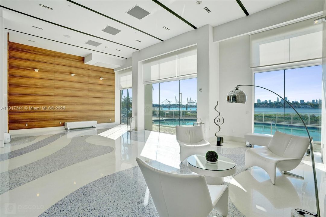 For Sale: $2,999,999 (2 beds, 2 baths, 1456 Square Feet)