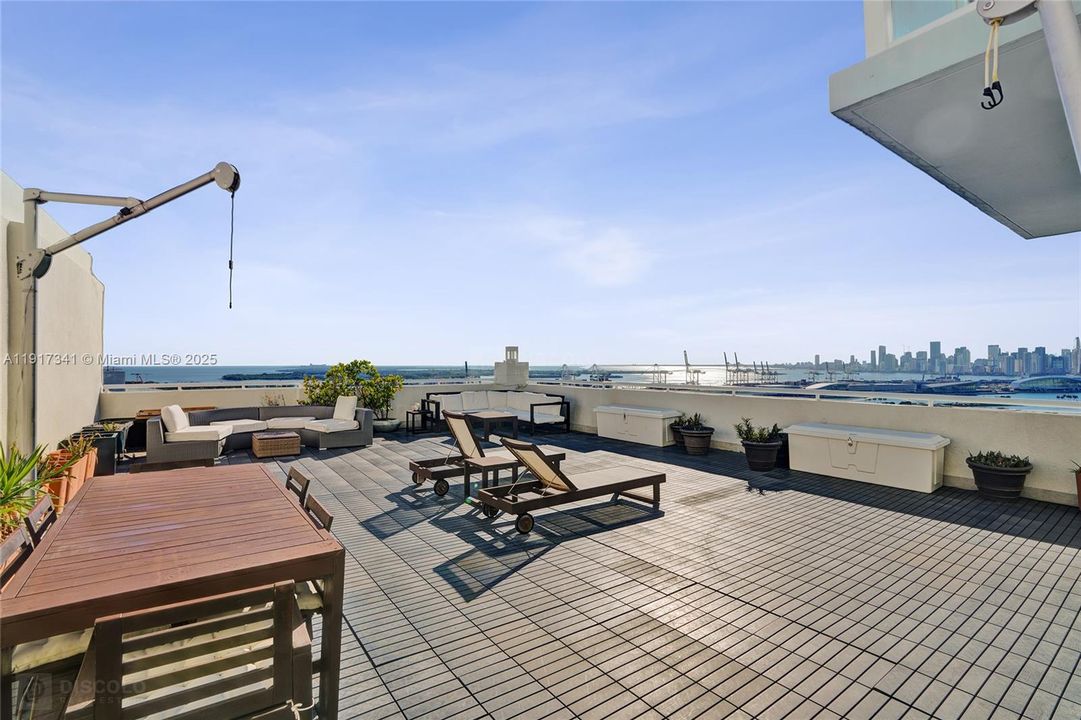 Private Rooftop Terrace (over 1100 SqFt)