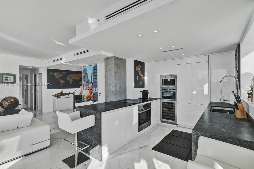 For Sale: $2,999,999 (2 beds, 2 baths, 1456 Square Feet)