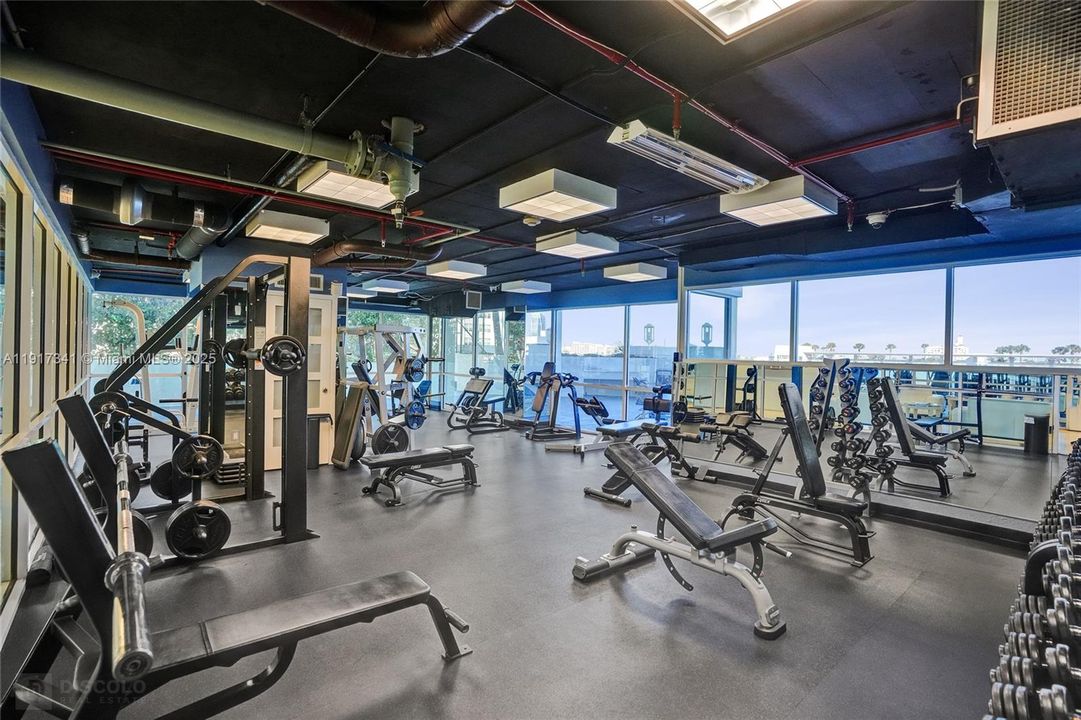 For Sale: $2,999,999 (2 beds, 2 baths, 1456 Square Feet)