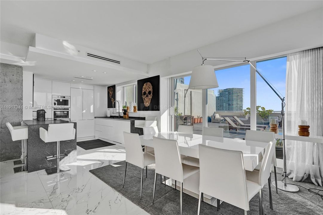 For Sale: $2,999,999 (2 beds, 2 baths, 1456 Square Feet)