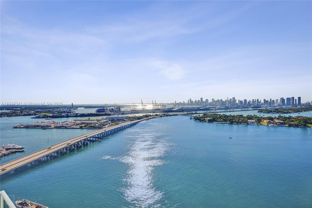 For Sale: $2,999,999 (2 beds, 2 baths, 1456 Square Feet)