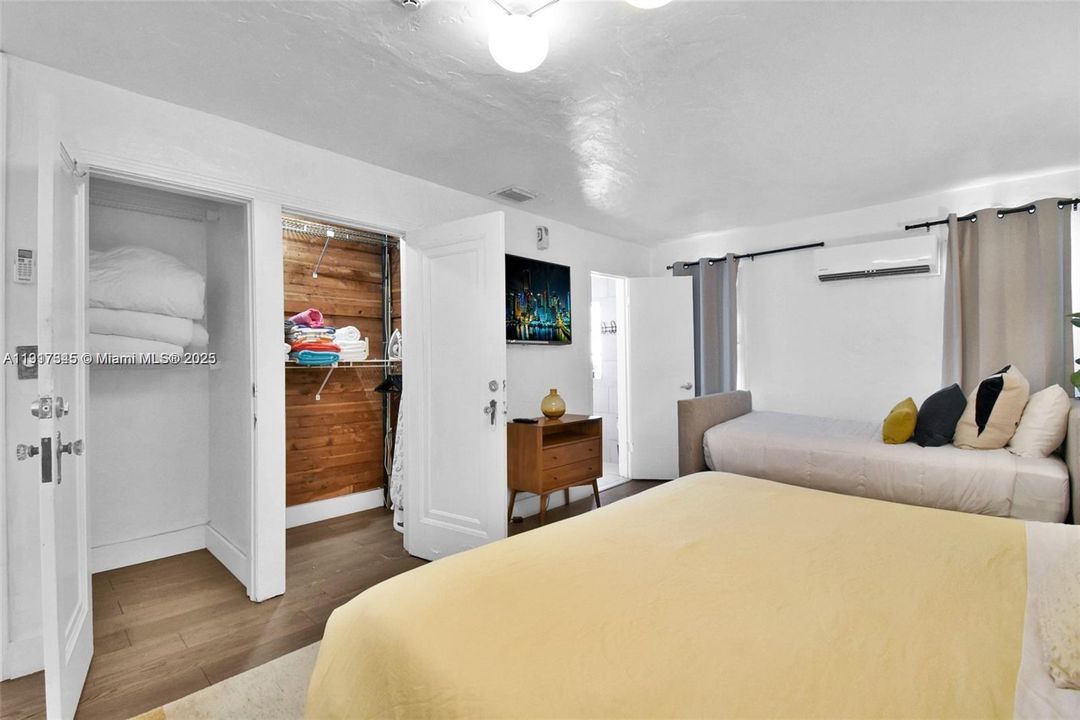 For Sale: $2,900,000 (12 beds, 11 baths, 4689 Square Feet)