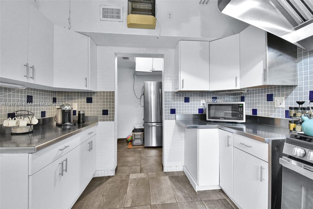 For Sale: $2,900,000 (12 beds, 11 baths, 4689 Square Feet)