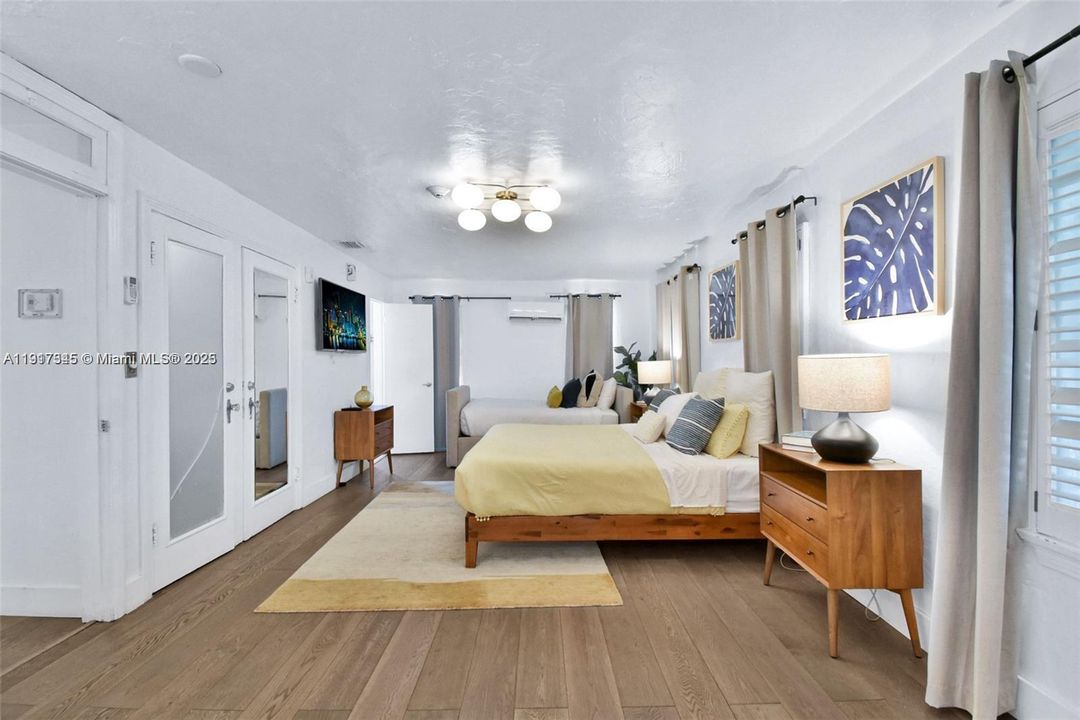 For Sale: $2,900,000 (12 beds, 11 baths, 4689 Square Feet)