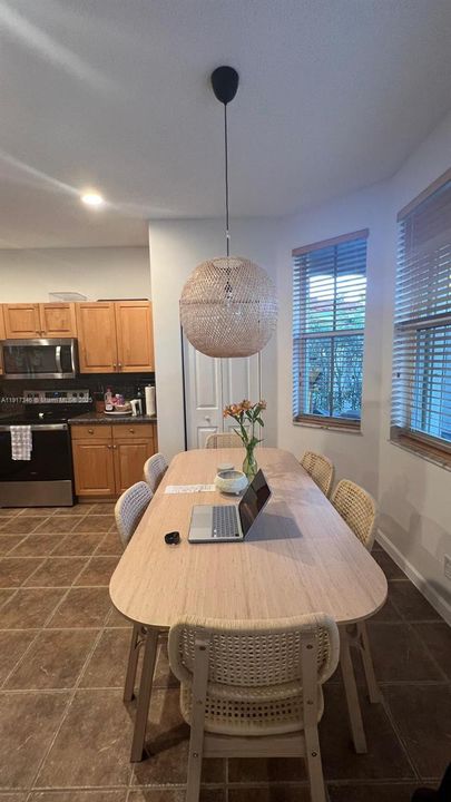 出租: $6,100 (5 贝兹, 4 浴室, 2798 平方英尺)