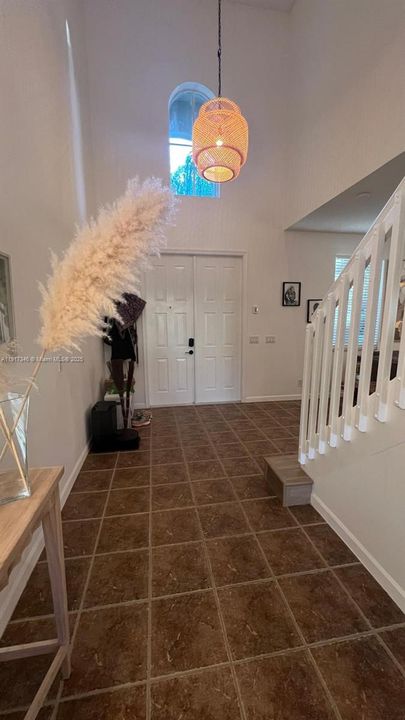 出租: $6,100 (5 贝兹, 4 浴室, 2798 平方英尺)