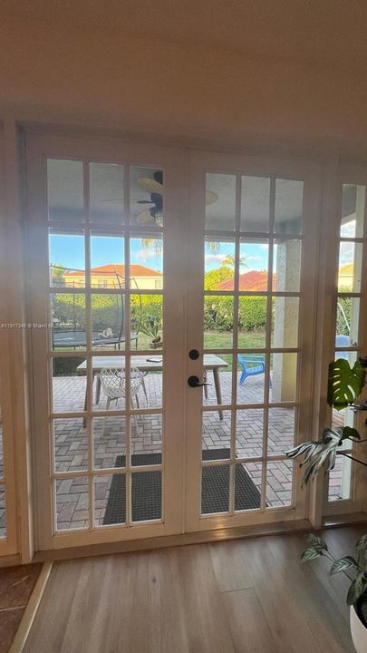 出租: $6,100 (5 贝兹, 4 浴室, 2798 平方英尺)