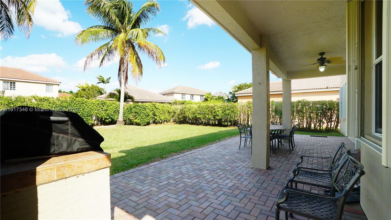 出租: $6,100 (5 贝兹, 4 浴室, 2798 平方英尺)