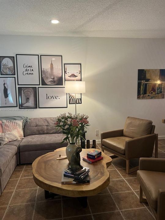 出租: $6,100 (5 贝兹, 4 浴室, 2798 平方英尺)