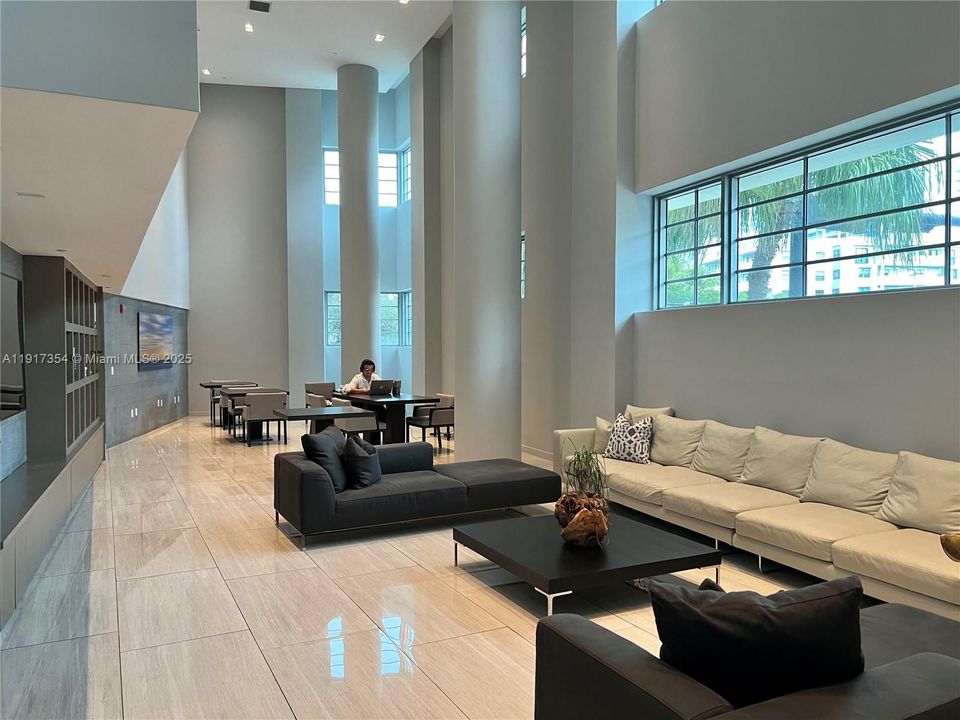 For Rent: $4,400 (1 beds, 1 baths, 779 Square Feet)