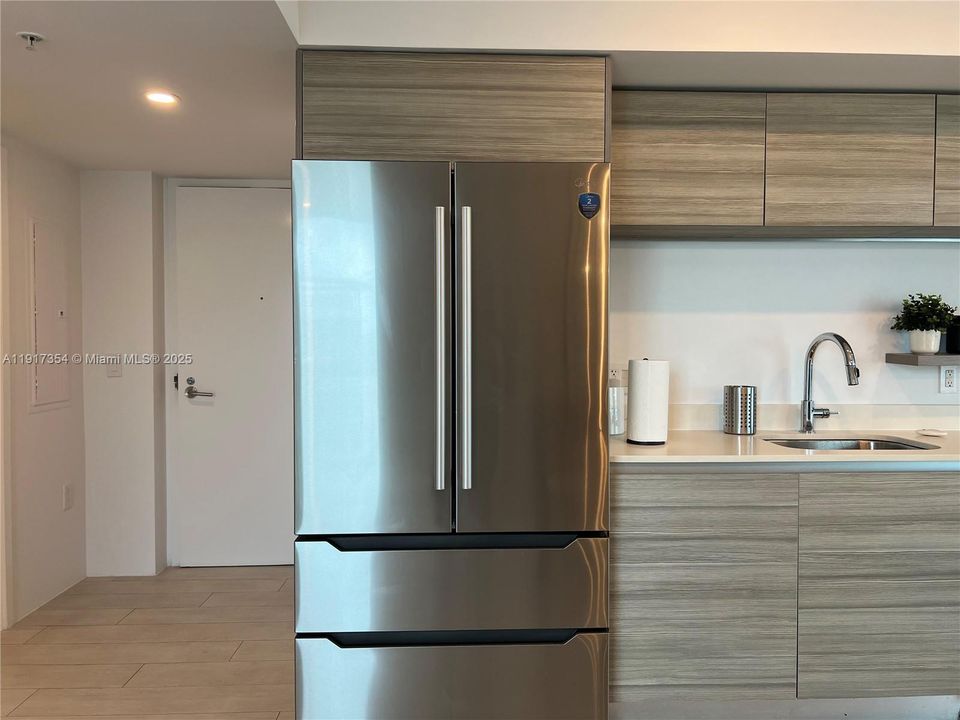 For Rent: $4,400 (1 beds, 1 baths, 779 Square Feet)