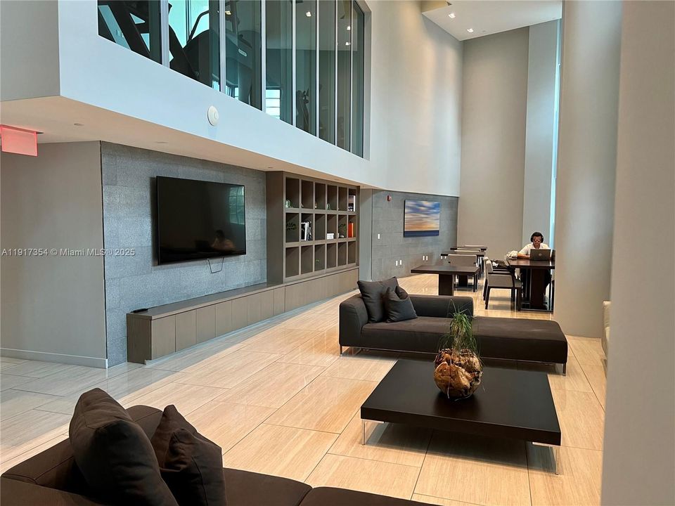 For Rent: $4,400 (1 beds, 1 baths, 779 Square Feet)