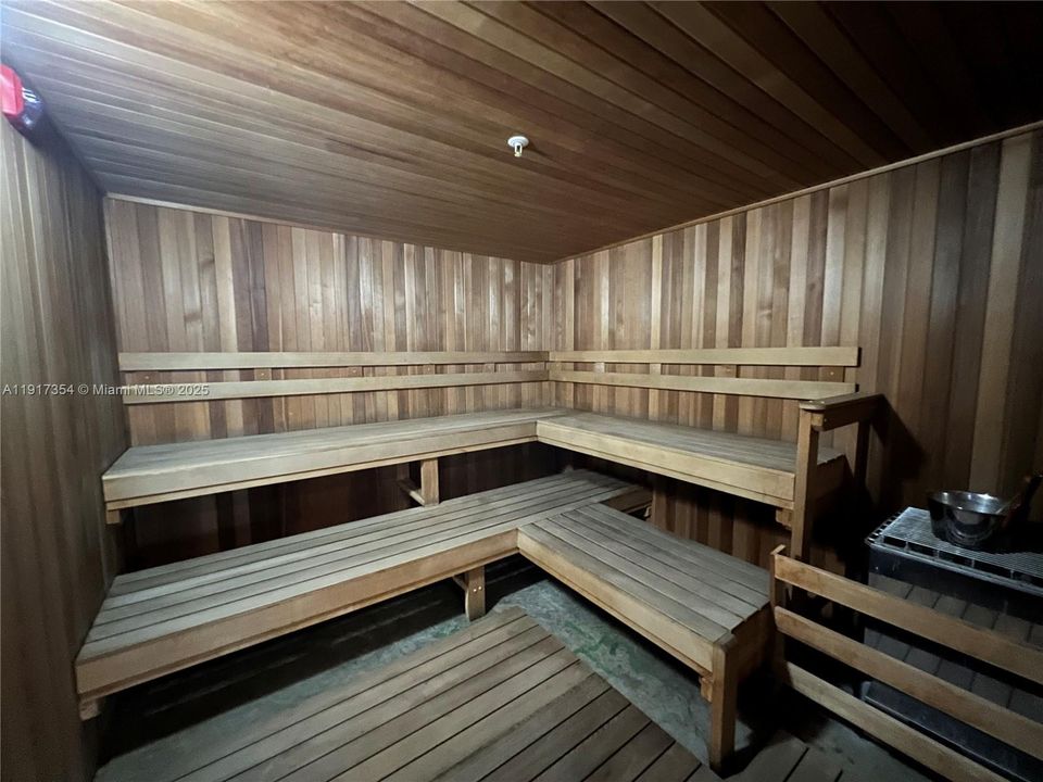 For Rent: $4,400 (1 beds, 1 baths, 779 Square Feet)