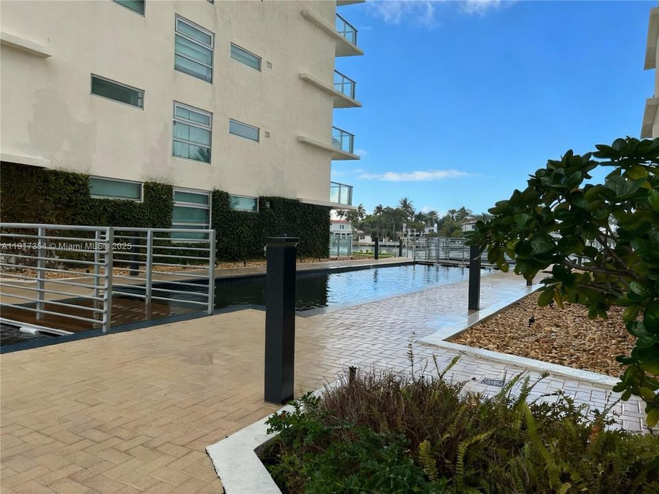 For Rent: $4,400 (1 beds, 1 baths, 779 Square Feet)