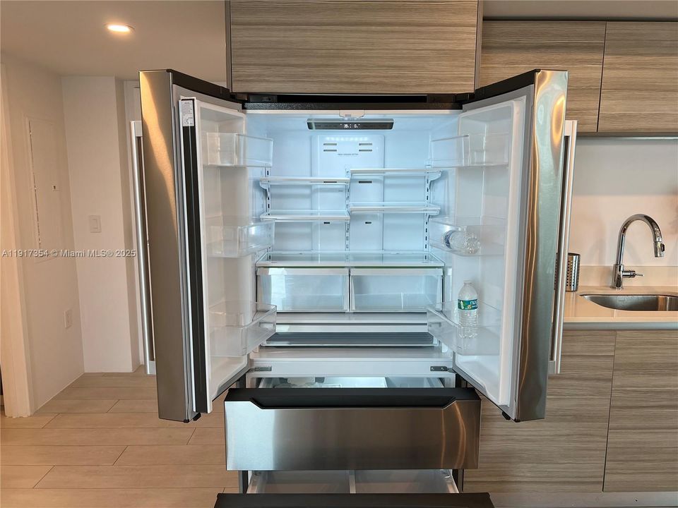 For Rent: $4,400 (1 beds, 1 baths, 779 Square Feet)