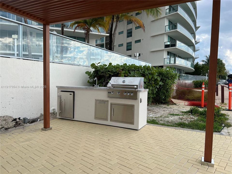 For Rent: $4,400 (1 beds, 1 baths, 779 Square Feet)