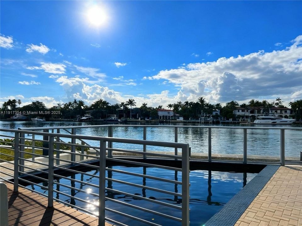 For Rent: $4,400 (1 beds, 1 baths, 779 Square Feet)