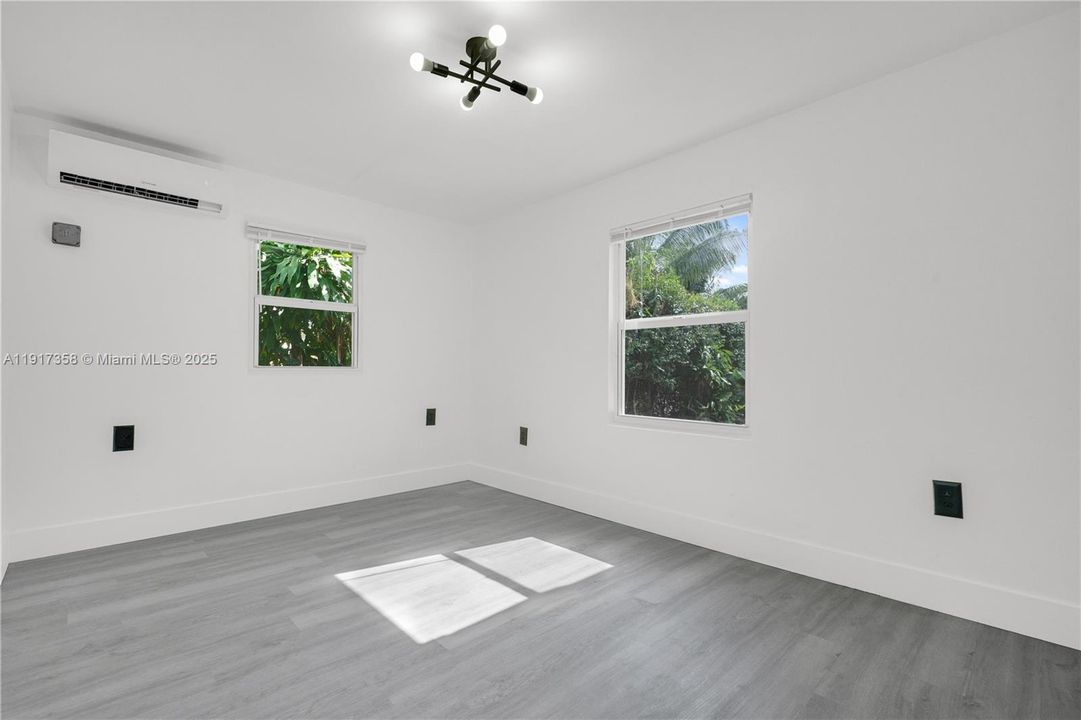 待售: $950,000 (0 贝兹, 0 浴室, 2727 平方英尺)