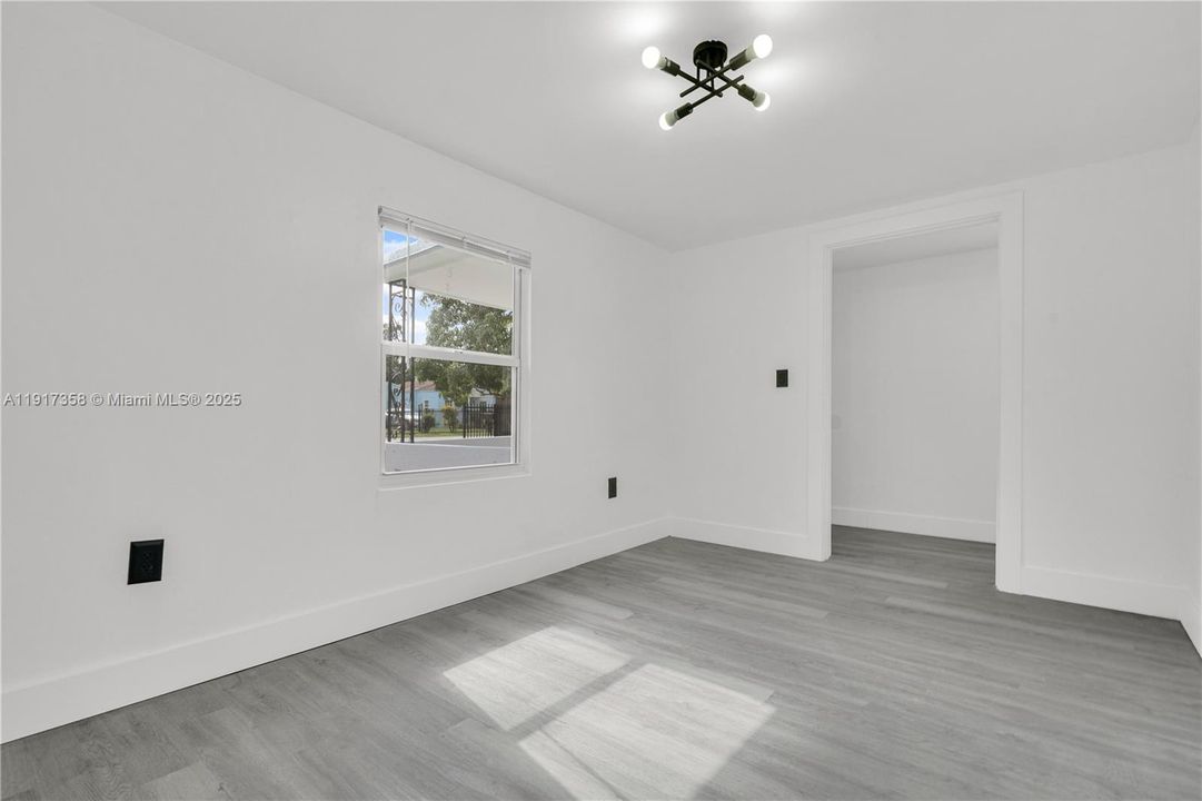 待售: $950,000 (0 贝兹, 0 浴室, 2727 平方英尺)