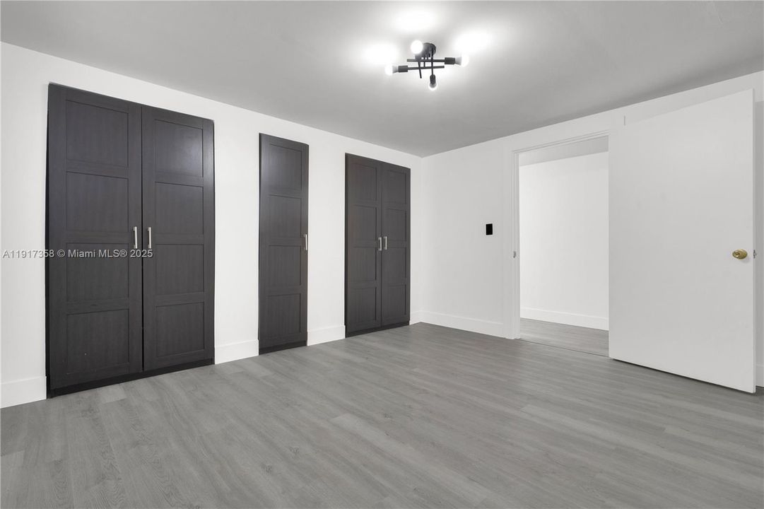 待售: $950,000 (0 贝兹, 0 浴室, 2727 平方英尺)