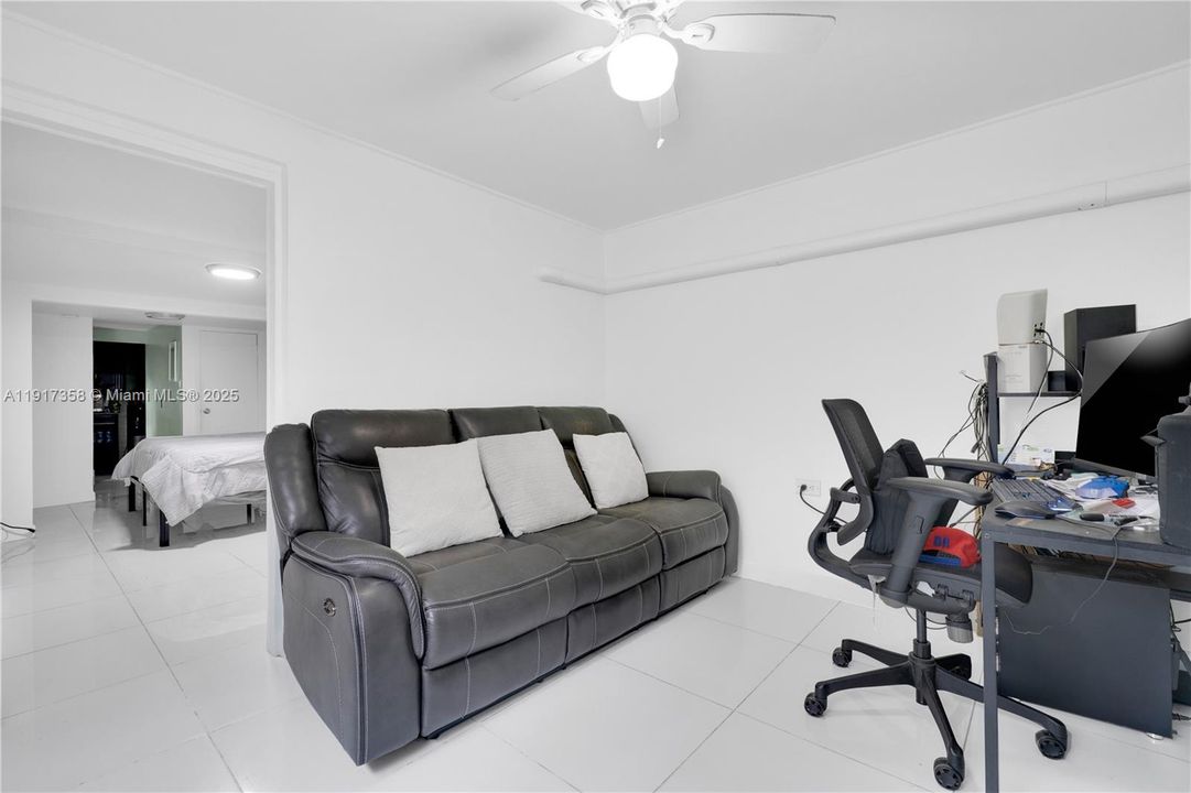 待售: $950,000 (0 贝兹, 0 浴室, 2727 平方英尺)