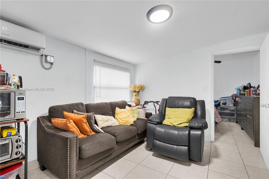 待售: $950,000 (0 贝兹, 0 浴室, 2727 平方英尺)