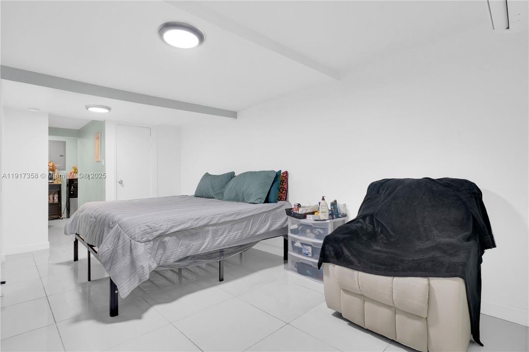 待售: $950,000 (0 贝兹, 0 浴室, 2727 平方英尺)