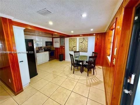 En Venta: $495,000 (3 camas, 2 baños, 1213 Pies cuadrados)