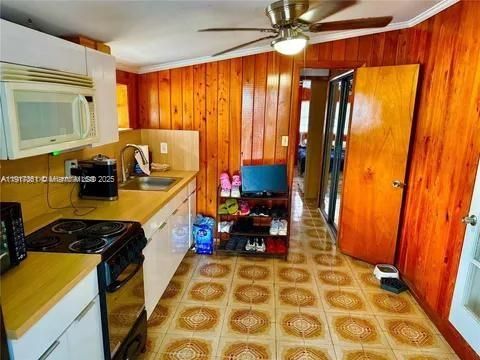 En Venta: $495,000 (3 camas, 2 baños, 1213 Pies cuadrados)