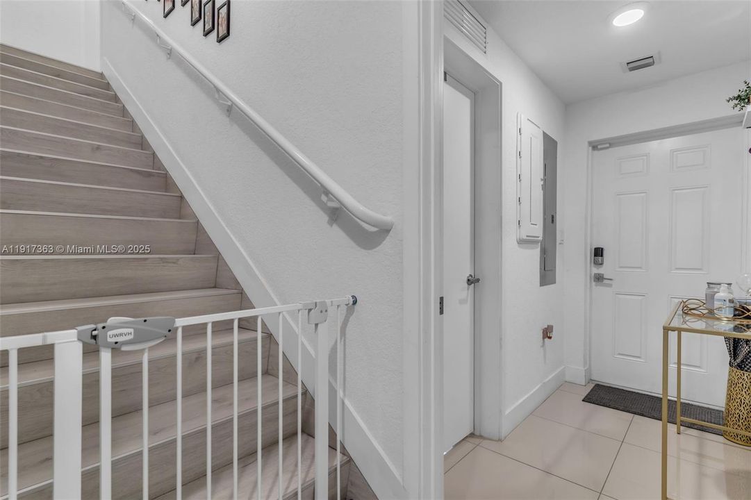 En Venta: $425,000 (4 camas, 3 baños, 1398 Pies cuadrados)