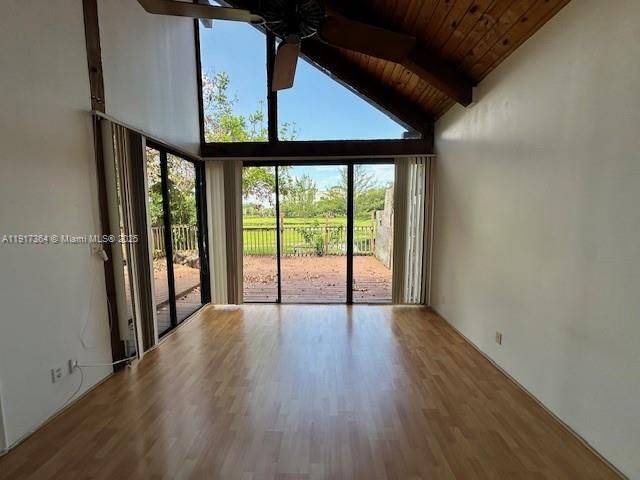 合同活跃: $2,450 (2 贝兹, 2 浴室, 1030 平方英尺)