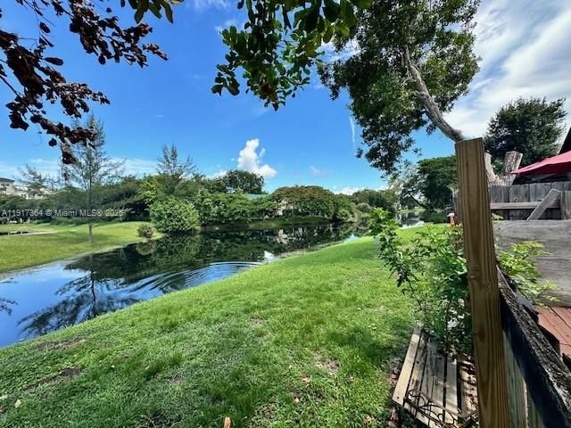 合同活跃: $2,450 (2 贝兹, 2 浴室, 1030 平方英尺)